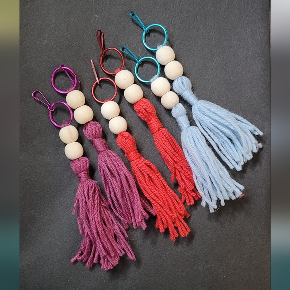 Handmade wooden beads macrame tassel keychain - Picture 1 of 2